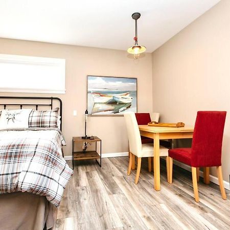 Raincoast Retreat At Shawnigan Lake! Extérieur photo